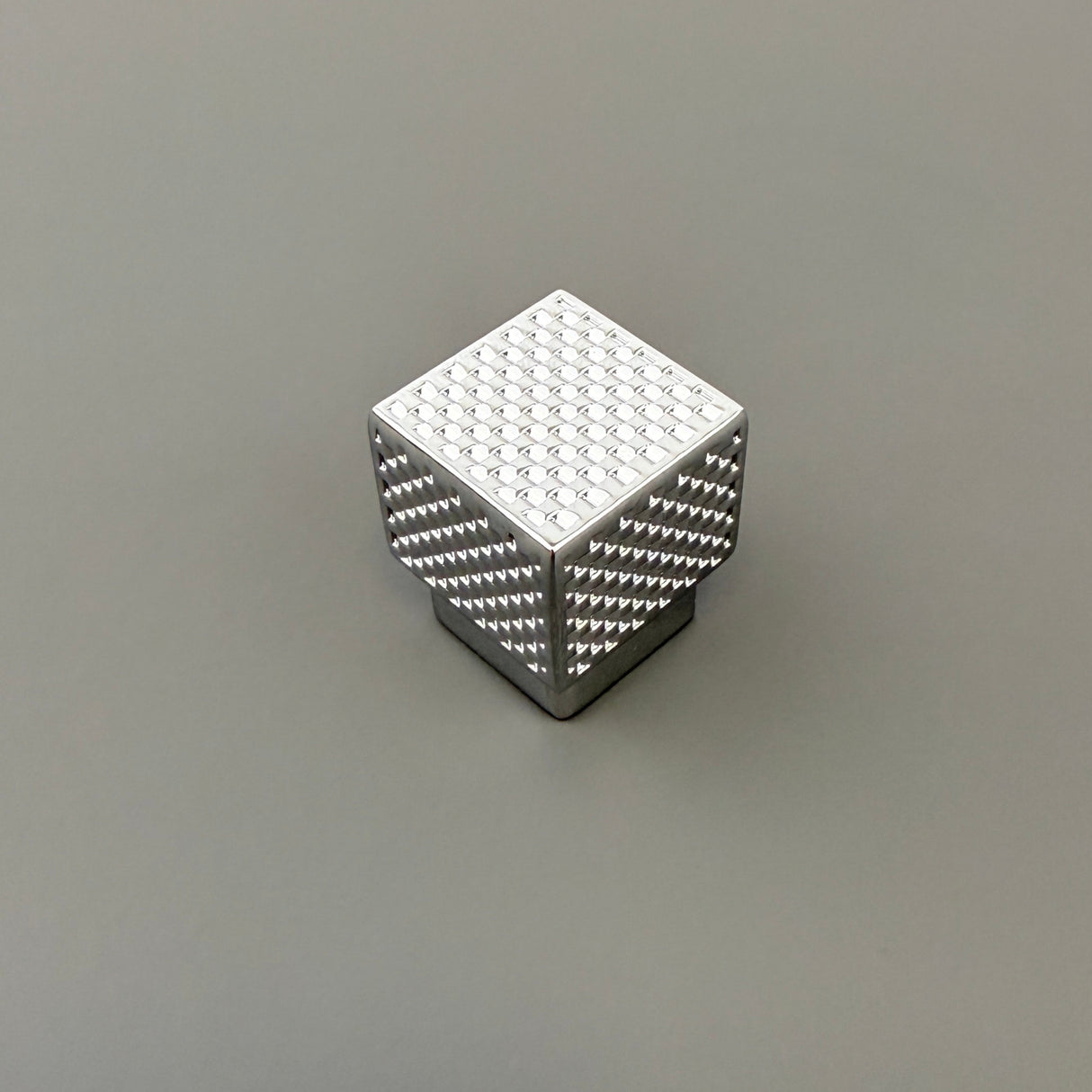 LUDLOW, Patterned Knob Handle