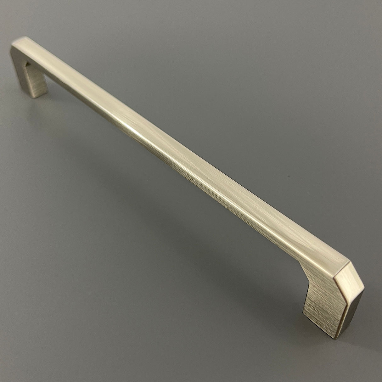 CARTMEL, Edged Pull Handle