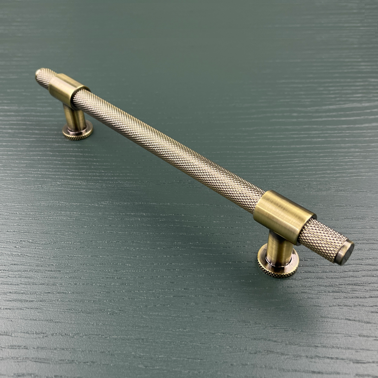 CHELMSFORD, Knurled Bar Handle