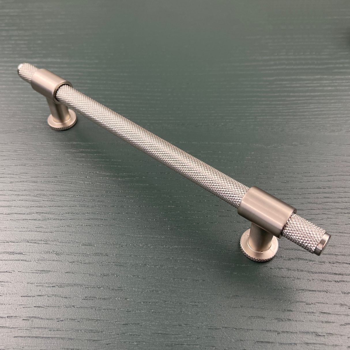 CHELMSFORD, Knurled Bar Handle