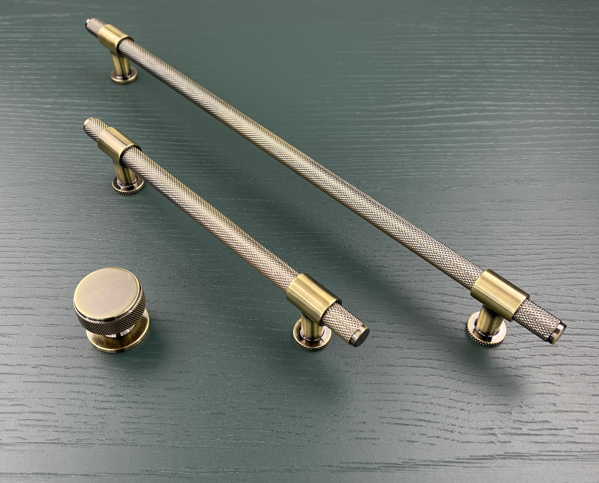 CHELMSFORD, Knurled Bar Handle