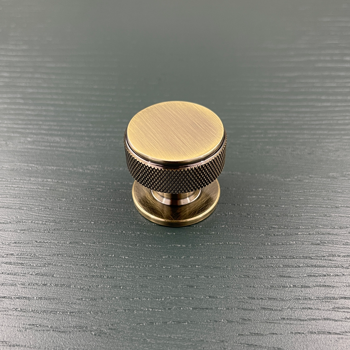 CHELMSFORD, Knurled Knob Handle